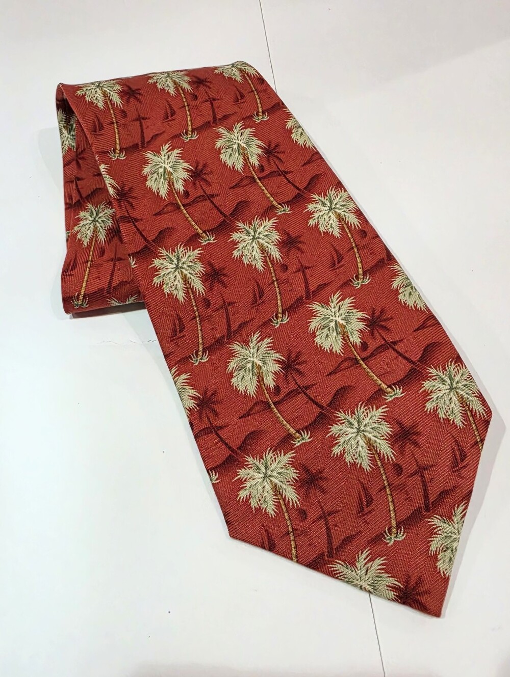 Tommy Bahama Red Tropical Tie with Palms 59" Long 4" Wide 100% Silk EUC